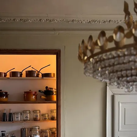 Nuitee & Petit Dejeuner Dans Maison D'arts Guest house
